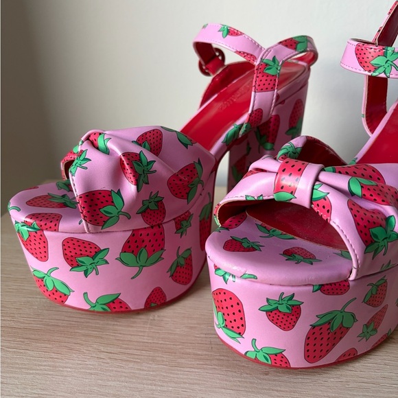 Sugar Thrillz x Dolls Kill Strawberry Fields Platform Pumps Pink 8 - Picture 10 of 15